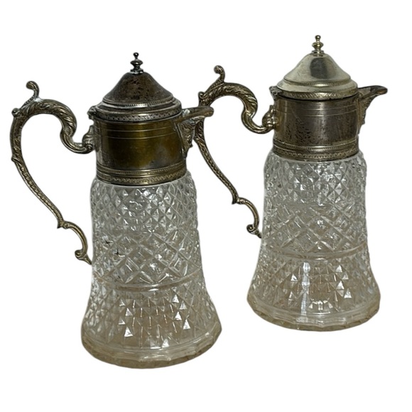 2 VINTAGE Glass pitchers / carafe with silver tops - Picture 1 of 9